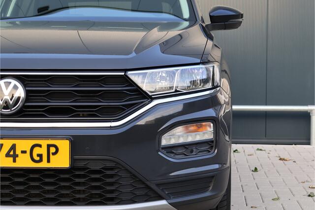 Volkswagen T-Roc 2.0 TDI Sport Business Automaat | Stoelverwarming | Panoramdak | Beats Audio | Camera | Trekhaak | Keyless | Elektrische achterklep