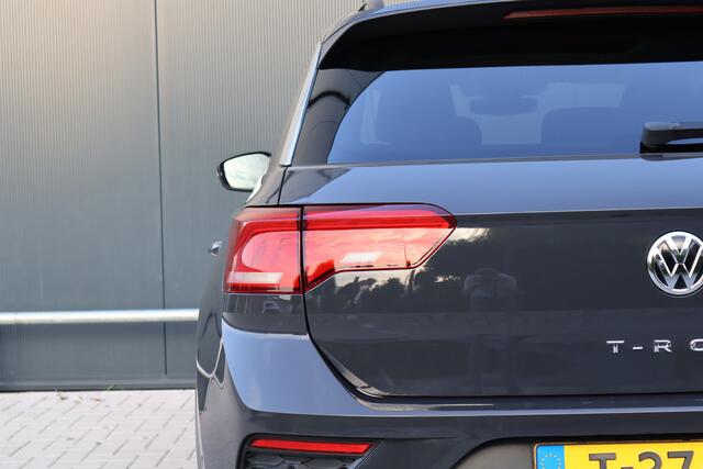 Volkswagen T-Roc 2.0 TDI Sport Business Automaat | Stoelverwarming | Panoramdak | Beats Audio | Camera | Trekhaak | Keyless | Elektrische achterklep