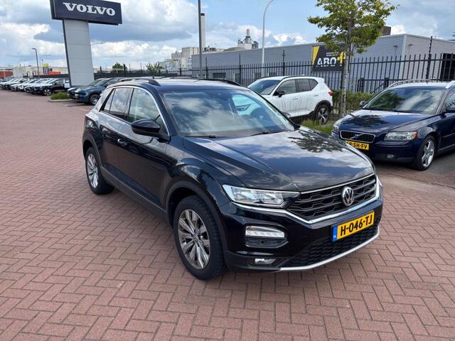 Volkswagen T-Roc 1.0 TSI Style Business | Parkeersensoren | Multifunctioneel Stuur | Climate | Trekhaak |