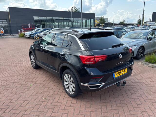 Volkswagen T-Roc 1.0 TSI Style Business | Parkeersensoren | Multifunctioneel Stuur | Climate | Trekhaak |