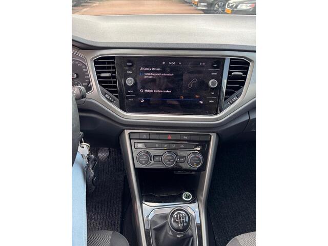 Volkswagen T-Roc 1.0 TSI Style Business | Parkeersensoren | Multifunctioneel Stuur | Climate | Trekhaak |