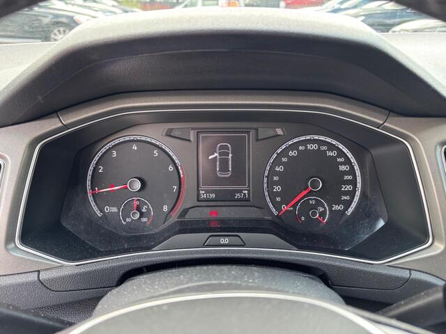 Volkswagen T-Roc 1.0 TSI Style Business | Parkeersensoren | Multifunctioneel Stuur | Climate | Trekhaak |