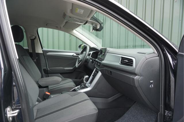 Volkswagen T-Roc 1.5TSI 150pk Automaat Life + Camera/ Carplay/ Navi/ Adapt.Cruise/ LED/ Nieuwstaat/ Garantie!
