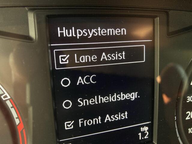 Volkswagen T-Roc 1.0TSI/110PK Style · Camera + Parkeersensoren · Apple/Android Car Play · Stoelverwarming · Lane assist ·