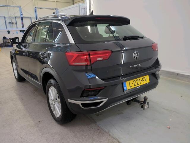 Volkswagen T-Roc 1.5 TSI Style Business Pano | Trekhaak | Ad Cruise | Elek Klep | Full Led | Carplay | PDC | Navi | NL-Auto | Volledig Onderh.