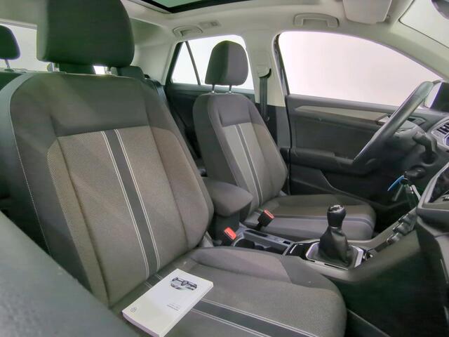 Volkswagen T-Roc 1.5 TSI Style Business Pano | Trekhaak | Ad Cruise | Elek Klep | Full Led | Carplay | PDC | Navi | NL-Auto | Volledig Onderh.