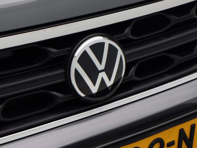 Volkswagen T-Roc 1.5 TSi 150 Pk Automaat Oranje Edition | IQ Full LED | Camera | Carplay | Privacy Glass | Parkeersensoren | DAB | ECC | 17 Inch | 10.651 Km!!