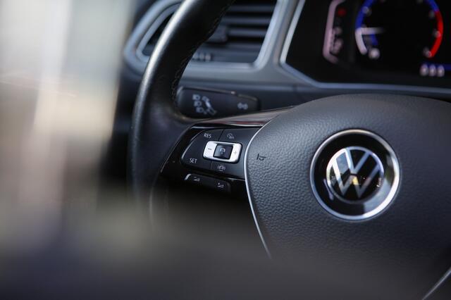 Volkswagen T-Roc 1.0 TSI Style | Pano | Navi | Achteruitrijcamera