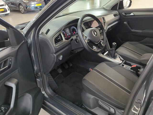Volkswagen T-Roc 1.0 TSI Style / ADAPT. CRUISE/ CLIMA/ PARK. SENSOREN/ BLUETOOTH/ DAB/ NAVI