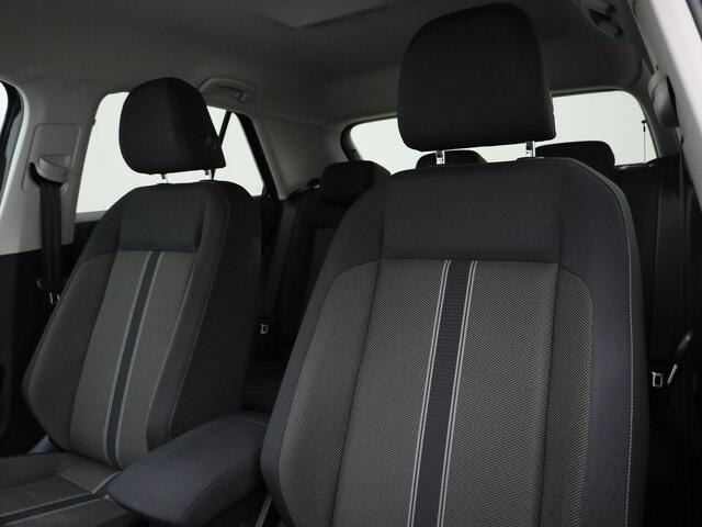 Volkswagen T-Roc 1.0TSI/110PK Style · Camera + Parkeersensoren · Apple/Android Car Play · Stoelverwarming · Lane assist ·