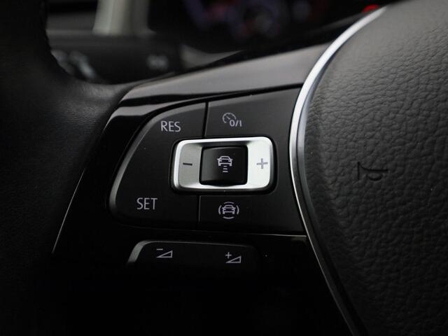 Volkswagen T-Roc 1.0TSI/110PK Style · Camera + Parkeersensoren · Apple/Android Car Play · Stoelverwarming · Lane assist ·