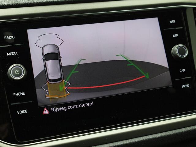 Volkswagen T-Roc 1.0TSI/110PK Style · Camera + Parkeersensoren · Apple/Android Car Play · Stoelverwarming · Lane assist ·
