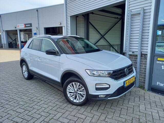 Volkswagen T-Roc 1.5 TSI Style Business NL AUTO - 1 EIGENAAR - CAMERA - PDC V/A - ADAPTIVE CRUISE - STOELVERW - CARPLAY / ANDROID -
