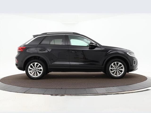 Volkswagen T-Roc 1.5 TSI 150pk DSG Life Edition · Camera · Side Assist · Parkeerassistent · Keyless · ACC · Apple/Android Car Play · 17"Velgen · 06-08-2028 of 100.000km