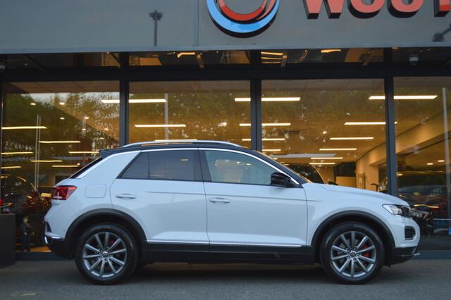 Volkswagen T-Roc 1.5 TSI Sport DSG Led Panorama Acc Camera Keyless Afn.Trekh Pdc