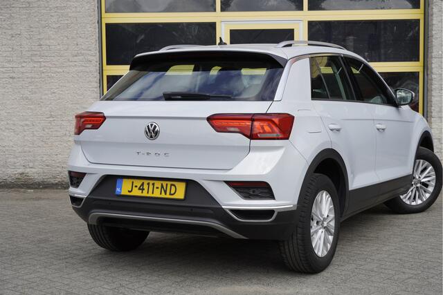 Volkswagen T-Roc 1.5 TSI 150PK! Automaat Style Business BJ2020 Lmv 16" | Led V+A | Pdc | Navi | Elek. achterklep | Achteruitrijcamera | App-Connect | Virtual cockpit | Climate control | Verwarmde voorstoelen | Getint glas