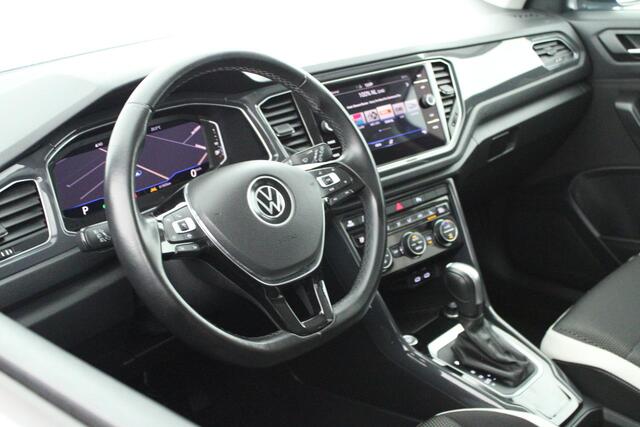 Volkswagen T-Roc 1.5 TSI 150pk DSG R-Line Sport Trekhaak Camera Virtual Cockpit Keyless Stoelverwarming Navigatie