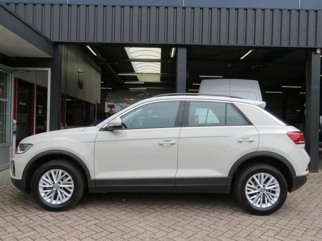 Volkswagen T-Roc 1.5 TSI 150pk DSG-aut. LIFE BNS / Navi / Trekhaak afn.baar / Stoelverw. / FABRIEKS garantie