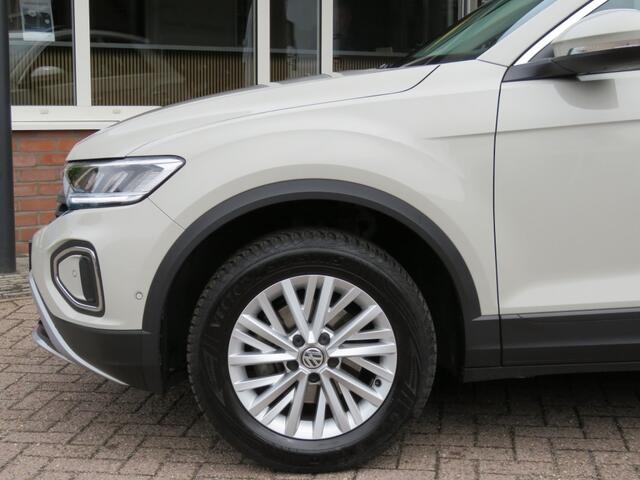 Volkswagen T-Roc 1.5 TSI 150pk DSG-aut. LIFE BNS / Navi / Trekhaak afn.baar / Stoelverw. / FABRIEKS garantie