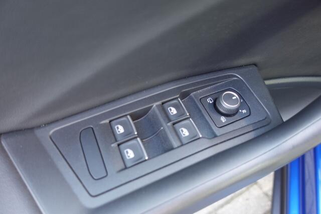 Volkswagen T-Roc R-LINE DSG Navi All seasons Afn trekhaak