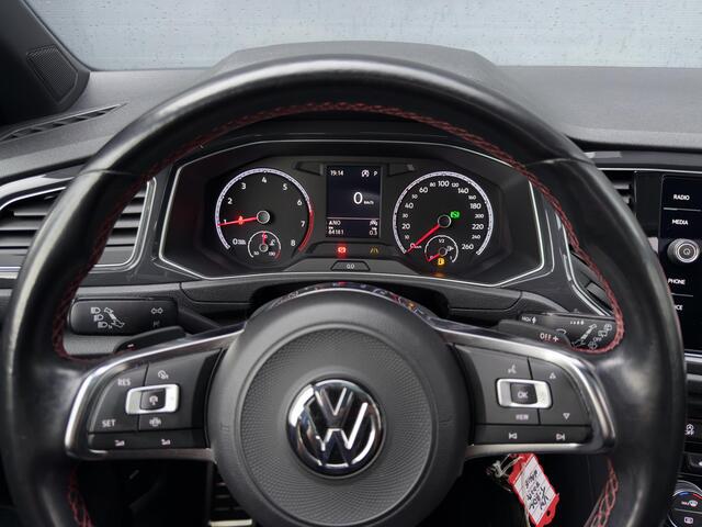 Volkswagen T-Roc 1.5 TSI R-line Trekhaak Pano Automaat ACC Camera