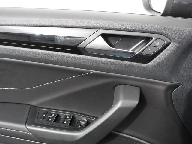 Volkswagen T-Roc 1.5 TSI 150pk DSG R-Line | Navigatie | Apple Carplay/Android Auto | Parkeersensoren | Camera | Adaptive Cruise Control | Dab | Digitale Cockpit