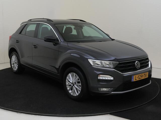 Volkswagen T-Roc 1.5 TSI Style Business | Achteruitrijcamera | Navigatie | Adaptieve cruise control | Draadloze telefoonlader | Airco | CarPlay | Parkeersensoren |