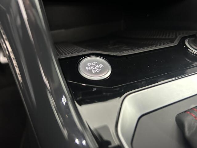 Volkswagen T-Roc 1.5 TSI 150pk DSG Sport Trekhaak Camera Leder Keyless Stoelverwarming Panoramadak Virtual Cockpit Navigatie