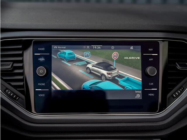 Volkswagen T-Roc Cabrio 1.5 TSI R-Line | Leder | Trekhaak afnb. | Keyless | Camera | 19'' | Prijs Rijklaar!!