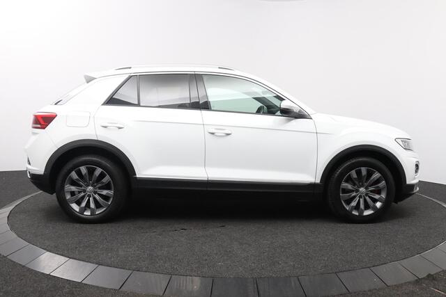 Volkswagen T-Roc 1.5 TSI Sport | Panoramadak | Stoelverwarming | Camera |