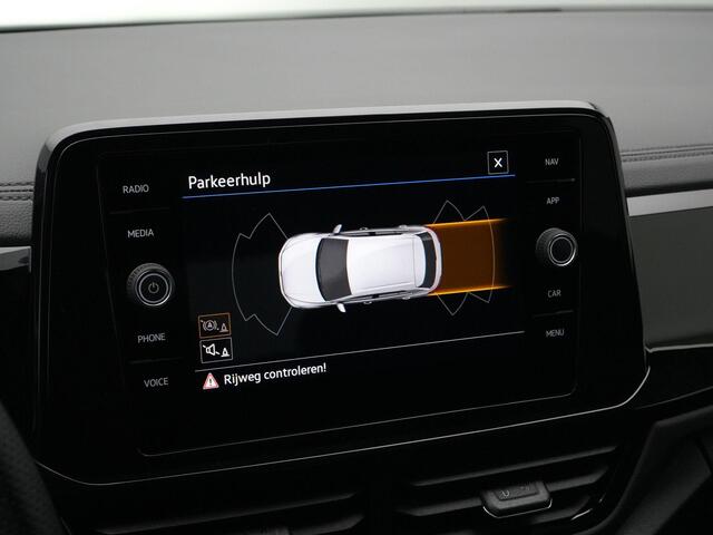 Volkswagen T-Roc 1.5 TSI 150 pk DSG R-Line | Panoramadak | IQ Light | Sportstoelen | Park Assist | Adaptive Cruise | 18 inch