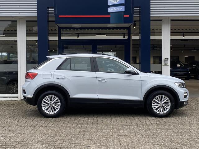 Volkswagen T-Roc 1.0 TSI Style / NL-Auto / Dealer-Onderhouden / 1e-Eigenaar / Adaptieve Cruise-Control / Climate-Control / Apple-Carplay & Android-Auto / Armsteun V+A / DAB Radio-Bluetooth / Navi / PDC V+A / 16'' LMV / ENZ.