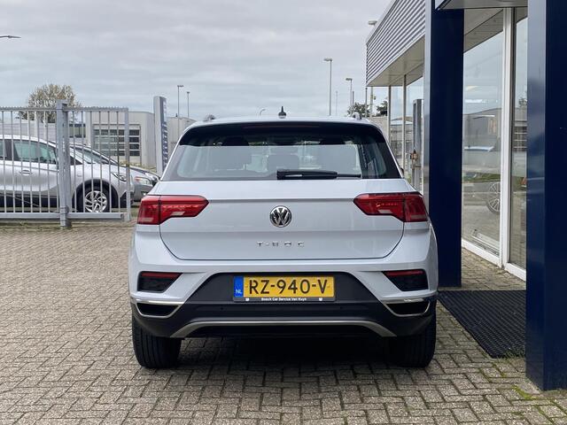 Volkswagen T-Roc 1.0 TSI Style / NL-Auto / Dealer-Onderhouden / 1e-Eigenaar / Adaptieve Cruise-Control / Climate-Control / Apple-Carplay & Android-Auto / Armsteun V+A / DAB Radio-Bluetooth / Navi / PDC V+A / 16'' LMV / ENZ.
