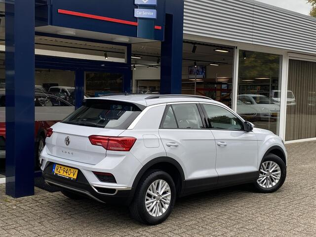 Volkswagen T-Roc 1.0 TSI Style / NL-Auto / Dealer-Onderhouden / 1e-Eigenaar / Adaptieve Cruise-Control / Climate-Control / Apple-Carplay & Android-Auto / Armsteun V+A / DAB Radio-Bluetooth / Navi / PDC V+A / 16'' LMV / ENZ.