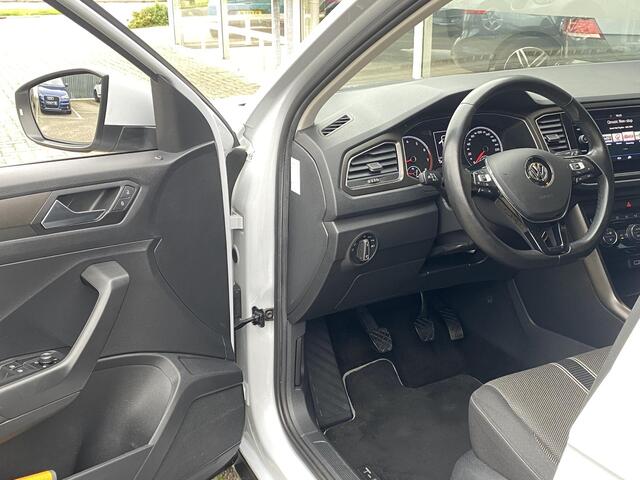 Volkswagen T-Roc 1.0 TSI Style / NL-Auto / Dealer-Onderhouden / 1e-Eigenaar / Adaptieve Cruise-Control / Climate-Control / Apple-Carplay & Android-Auto / Armsteun V+A / DAB Radio-Bluetooth / Navi / PDC V+A / 16'' LMV / ENZ.