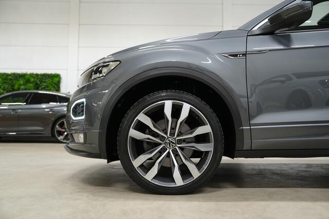 Volkswagen T-Roc 1.5 TSI 3x R-Line * Fabrieksgarantie - Pano - Trekhaak - Virtual - 19" - Camera - Keyless - Beats *
