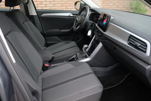 Volkswagen T-Roc 1.5 TSi 150pk DSG Life Business | App Connect | Climate | Adaptive Cruise | Stoelverwarming | Camera | PDC | Trekhaak