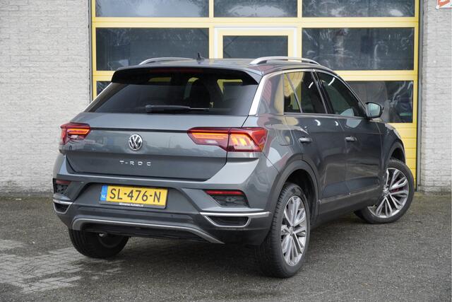 Volkswagen T-Roc 1.5 TSI 150PK Sport BJ2018 Lmv 18? | Vol-Led | Pdc | Achteruitrijcamera | Trekhaak | App-Connect | Climate control | Cruise control