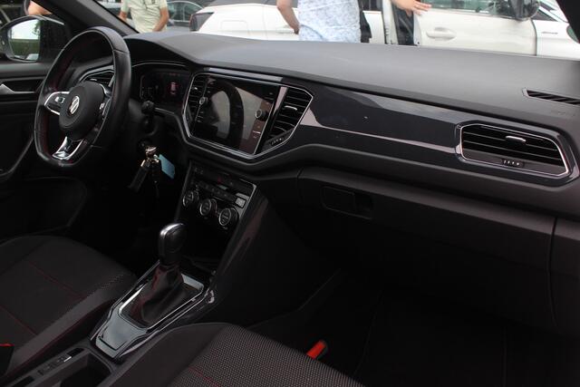 Volkswagen T-Roc 1.5 TSI Sport / Trekhaak / Camera / Virtual Cockpit / CarPlay / 18'' / Beats Audio / Dodehoek / DAB / Stoelverwarming / ACC