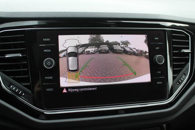 Volkswagen T-Roc 1.5 TSI Sport / Trekhaak / Camera / Virtual Cockpit / CarPlay / 18'' / Beats Audio / Dodehoek / DAB / Stoelverwarming / ACC