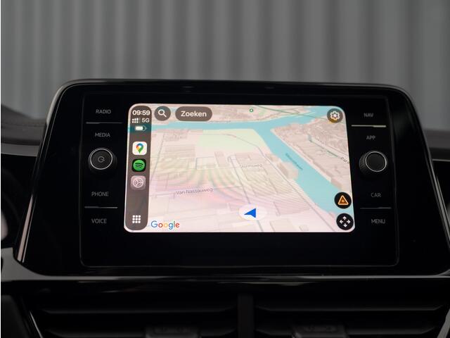 Volkswagen T-Roc 1.5 TSI R-Line Business | Panodak | Beats | Keyless | Trekhaak afnb | IQ Light | Side Assist | Prijs Rijklaar!!