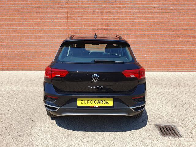 Volkswagen T-Roc 1.5 TSI 150pk DSG Style Team Navigatie Apple Carplay/Android Auto Camera Adaptive Cruise Control Elektrische achterklep Stoel-en stuurverwarming Climate Control