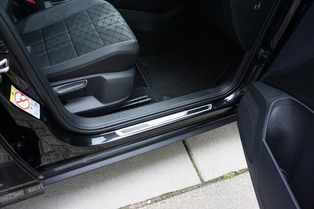 Volkswagen T-Roc 1.5 TSI R-Line |Carplay|Camera|Dodehoek|E.a.klep|Stoelverw|PDC V+A|