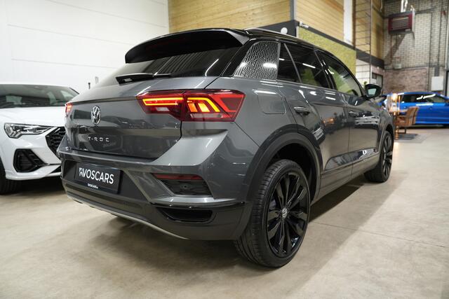 Volkswagen T-Roc 1.5 TSI Sport Black Style * Pano - Virtual - Trekhaak - Camera - 19" - ACC - Blind Spot *