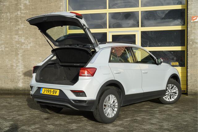 Volkswagen T-Roc 1.0 TSI Style BJ2020 Lmv 16" | Led | Pdc | Navi | App-Connect | Airco | Cruise control | Getint glas