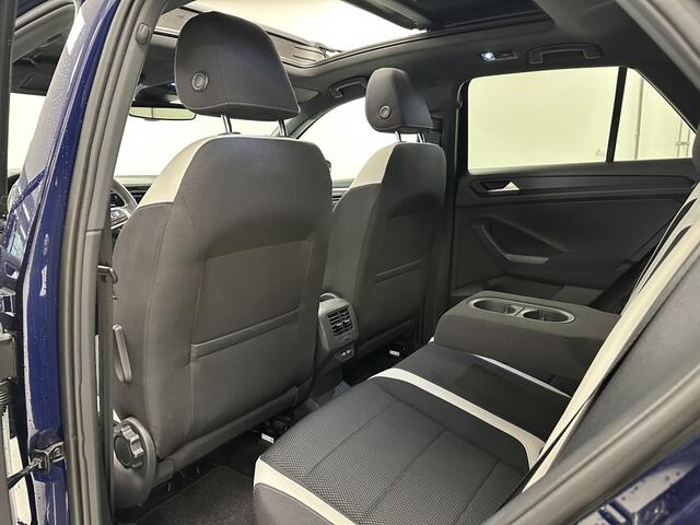 Volkswagen T-Roc 1.5 TSI Sport | Panoramadak | Beatsaudio | Camera |