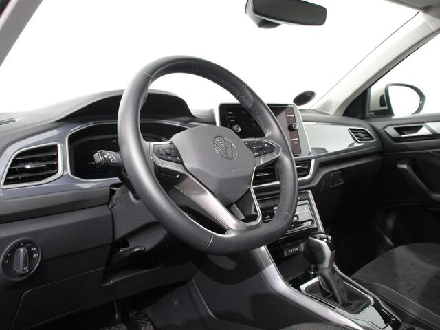 Volkswagen T-Roc 1.5 TSI 150PK DSG Style | Navigatie | Apple Carplay/Android Auto | Camera | Parkeersensoren | Adaptive Cruise Control | Dodehoek Assistent | Elektrische achterklep | Stoel- en stuurverwarming | Full Led | Climate Control | Lichtmetalen velgen