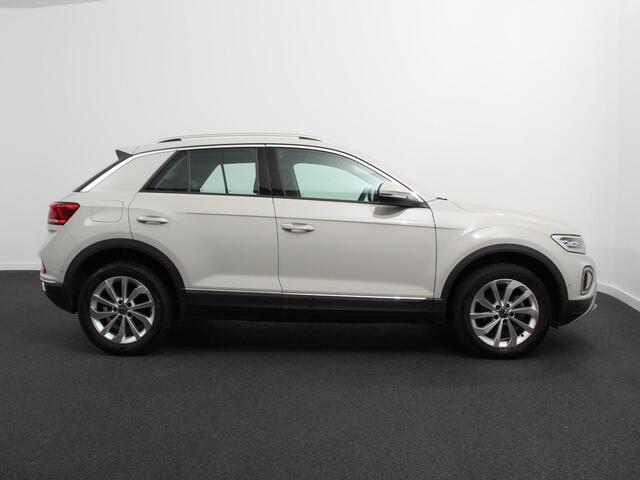 Volkswagen T-Roc 1.5 TSI 150PK DSG Style | Navigatie | Apple Carplay/Android Auto | Camera | Parkeersensoren | Adaptive Cruise Control | Dodehoek Assistent | Elektrische achterklep | Stoel- en stuurverwarming | Full Led | Climate Control | Lichtmetalen velgen
