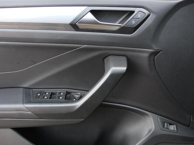 Volkswagen T-Roc 1.5 TSI 150PK DSG Style | Navigatie | Apple Carplay/Android Auto | Camera | Parkeersensoren | Adaptive Cruise Control | Dodehoek Assistent | Elektrische achterklep | Stoel- en stuurverwarming | Full Led | Climate Control | Lichtmetalen velgen
