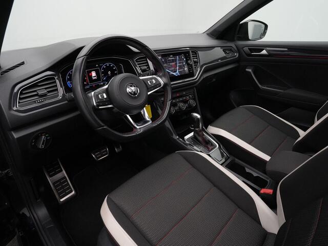 Volkswagen T-Roc 1.5 TSI 150 pk DSG Sport Business R | Panoramadak | Trekhaak | Stoelverwarming | Remklauwen rood | Side Assist | Adaptive Cruise